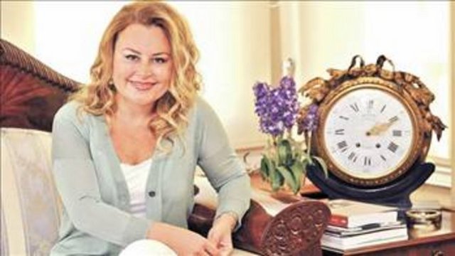 Demet Sabancı -  - Hacı Sabancı'nın kızı Demsa'nın sahibi Demet Sabancı ve eşi Cengiz Çetindoğan, Kandilli'deki Zarif Mustafa Paşa Yalısı'nın sahibi.