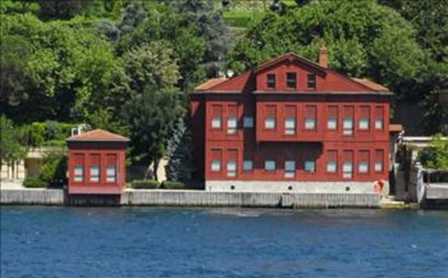 Barut, TMSF'nin satışa çıkardığı yalıyı 2009'un Nisan ayında satın almıştı. Barut'un 40 milyon dolar değer biçilen yalıyı, 20 milyon dolardan daha az bir paraya aldığı söylenmişti. -