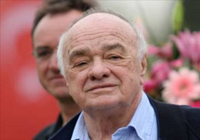 Şarık Tara: -  - Türkiye'nin en büyük müteahhitlik firmalarının başında gelen, ENKA'nın kurucusu Şarık Tara, yıllardır Bebek Ayşe Sultan Korusu'ndaki villasında oturuyor. -