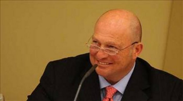 Mustafa Koç: -  - Koç Holding YönetimKurulu Başkanı Mustafa Koç, Beykoz Kanlıca'daki Nuri Paşa Yalısı'nda oturuyor. Abdülhamid'in subaylarından Nuri Paşa tarafından 1895'te yaptırıldığı tahmin edilen yalıda, uzun yıllar Rahmi Koç yaşamıştı.