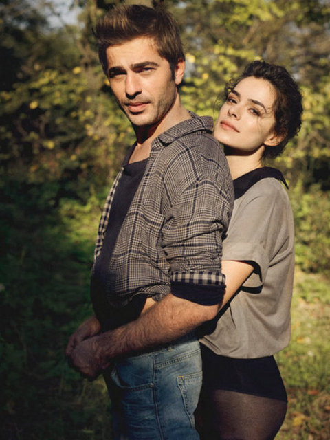 Yaklaşık üç - yıldır birlikte olan ve herkesin aşklarına - imrendiği Engin Altan Düzyatan ve Özge - Özpirinçci, sürpriz bir kararla yollarını - ayırdı.