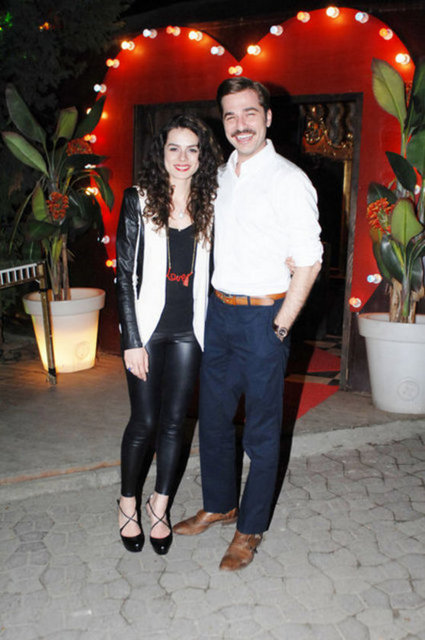 'SAYIN - ÖZPİRİNÇCİ' Engin Altan - Düzyatan, - ayrılıklarıyla ilgili - yaptığı açıklamada - üç yıl büyük aşk - yaşadığı Özge - Özpirinçci'den, - "Sayın Özge - Özpirinçci" diye - bahsetti.