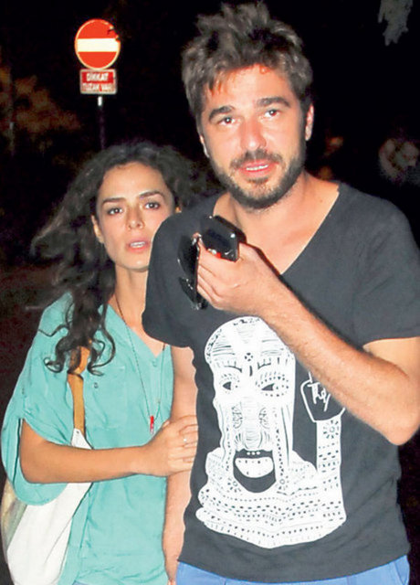 Öte yandan, ikilinin fotoğraf - paylaşım sitesi Instagram'da birbirlerini - takip etmeyi bıraktığı, Twitter'daki - fotoğraflarını da sildikleri görüldü.