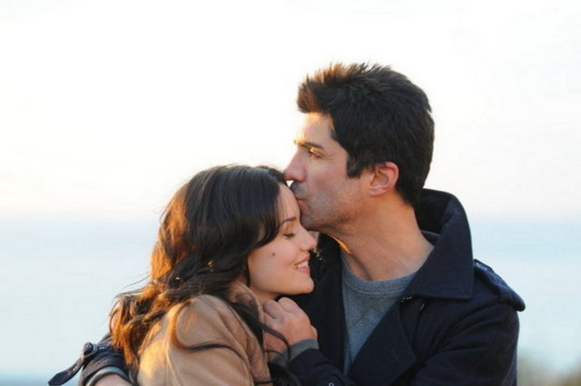 Deniz, - festival yetkililerinin - davetini kırmayıp - Türkiye'den festivale - katıldı.