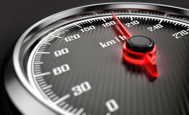 Ara­cın hı­zı art­tık­ça ya­kıt tü­ke­ti­mi de ar­tar. An­cak yük­sek hız gi­bi çok dü­şük hız­da sey­ret­mek de 100 ki­lo­met­re­de faz­la­dan 1 lit­re tü­ket­iminize ne­den ola­bi­lir.