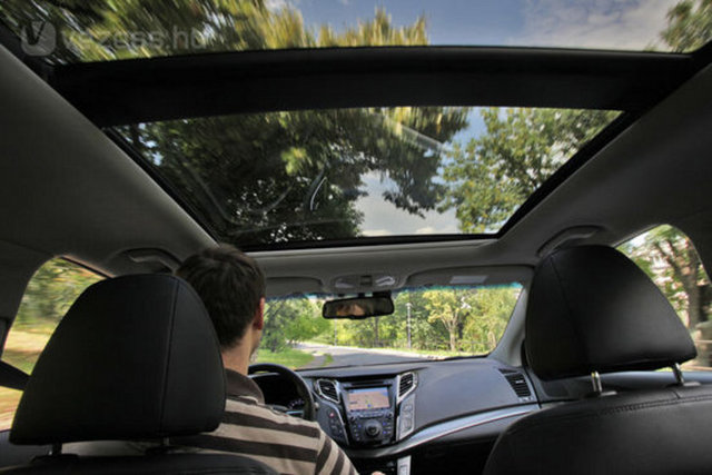 Camların açılması aerodinamik çekiş oluşturur, bu da aracınızı yavaşlatır. Gerekli hızda seyretmek için daha fazla enerji gerekir ve bu da daha fazla yakıta ihtiyaç duyar.