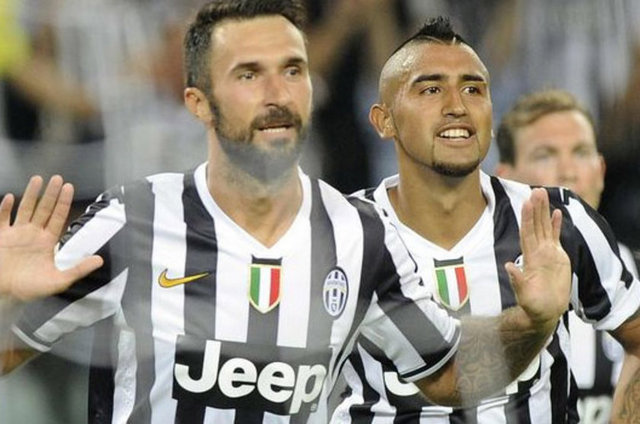 Fenerabahçe'nin önümüzdeki transfer döneminde yani Ocak ayında Juventus'un forveti Mirko Vucinic'i kadrosuna katacağı iddia edilmişti. İtalya'dan gelen bilgilere göreyse Vucinic teklifi nazik bir dille reddetti ve Juventus'ta mutlu olduğunu belirtti. İtalyan basınına göre Ocak ayında transfer dönemi açıldığında Fenerbahçe 13 milyon Euro'yu verip, 30 yaşındaki yıldızı alacaktı.