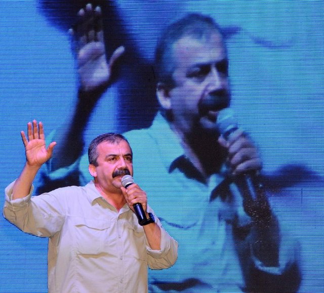 Sırrı Süreyya Önder, Sabahat Tuncel ve Ertuğrul Kürkçü HDP'ye geçmek için BDP'ten istifa etti.