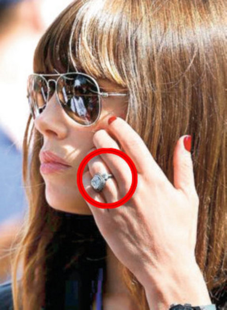 ABD'li oyuncu ve manken Jessica Biel'e 2011'de şarkıcı Justin Timberlake 18 kıratlık elmas takmıştı.