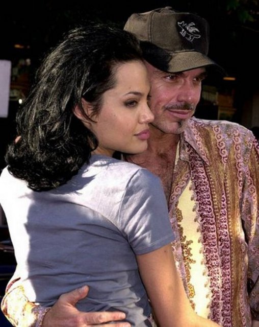 Thornton açıklama anına ilişkin, "Telefondasınız ve karınız günün nasıl geçti diye soruyor.