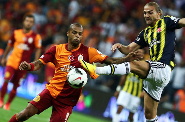 Spor Toto Süper Lig'de 11. hafta karşılaşmalarının programı belli oldu. Türkiye - Futbol Federasyonu Merkez Hakem Kurulu'ndan yapılan açıklamaya göre, Spor Toto Süper - Lig'in 11. haftasındaki Fenerbahçe-Galatasaray derbisi, 10 Kasım Pazar günü - oynanacak ve mücadele saat 19.00'da başlayacak.