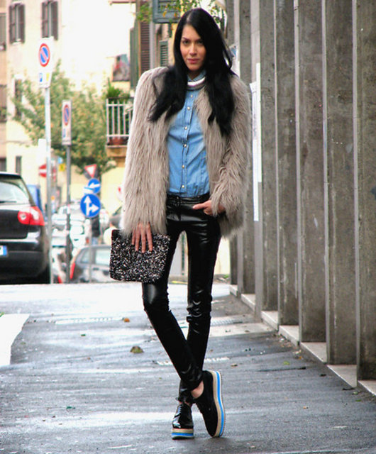 Bu şekilde - kontrastı sağlayabilirsiniz. - Örneğin küçük göğüslü - büyük kalçalı hanımlar üstü - renkli ve parlak parçalarla - öne çıkarıp altı da koyu renk - pantolon veya eteklerle - kapatabilirler.  -