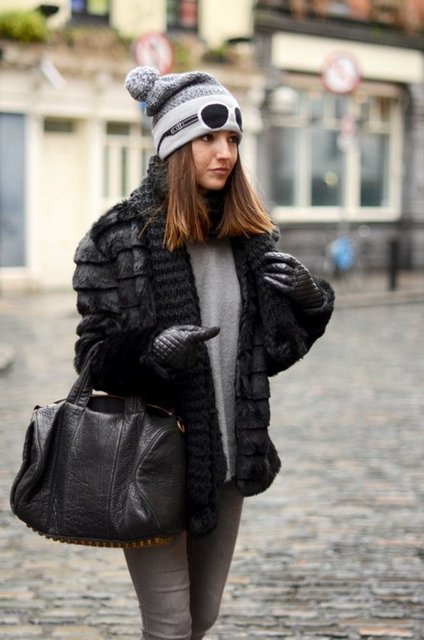 Koyu gri veya açık gri - trençkotlarla siyahmini bir - elbise veya mat siyah tayt - çok şık durur -