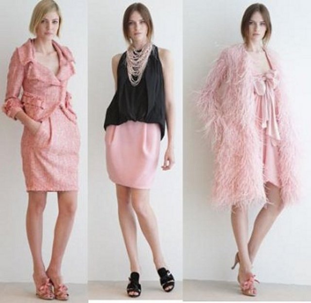 Renkler mutlaka - denge içinde - kullanılmalı. Örneğin - üzerinizde tek renk - baskın olsun. Diğer - parçaları ona - uyacak daha - hafif renklerle - kombinleyin. -