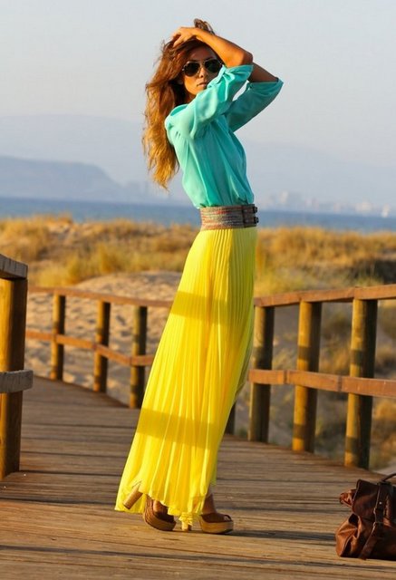 Canlı ve açık renkleri üst - parçalarda kullanmanın yüzümüzü ve - dekoltemizi aydınlatacağını her zaman - hatırlayın. -