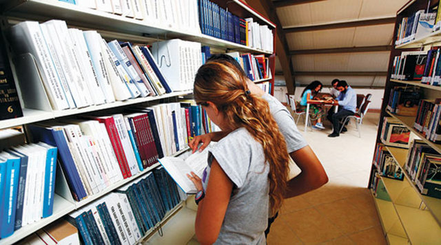 Aykan ÇUFAOĞLU / ANKARA Başbakan Erdoğan'ın işyerlerine verilen isimlerde tercihlerin Türkçe'den yana kullanılması tavsiyesi üzerine gözler, Türk Dil Kurumu'nun (TDK) hazırladığı Türkçe kılavuzuna çevrildi.