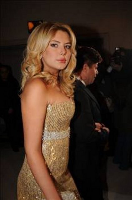 Kızının yalan söylediğini bu sözlerle dile getirdi Selahattin Kayacı: Maldivler'deki tsunami dalgası kafasında arıza bırakmış. -  -  -  -  -