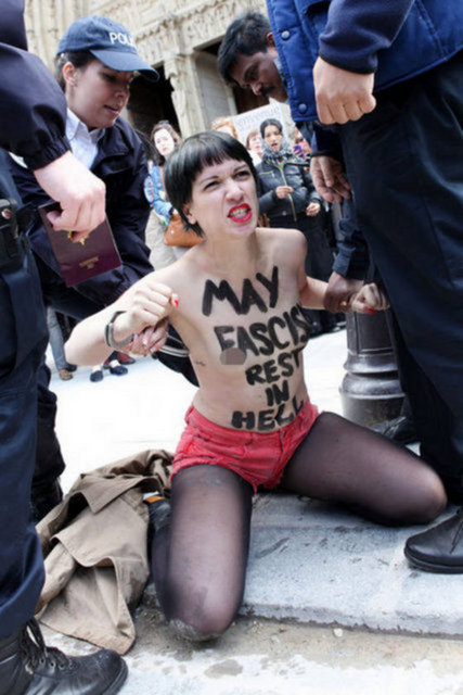İşte Femen'in dünya üzerinde ses getiren diğer gösterilerinden fotoğraflar...