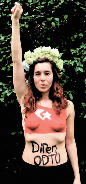 FEMEN'in yaptığı "üstsüz - eylem" çağrısı karşılık - bulmaya devam ediyor.