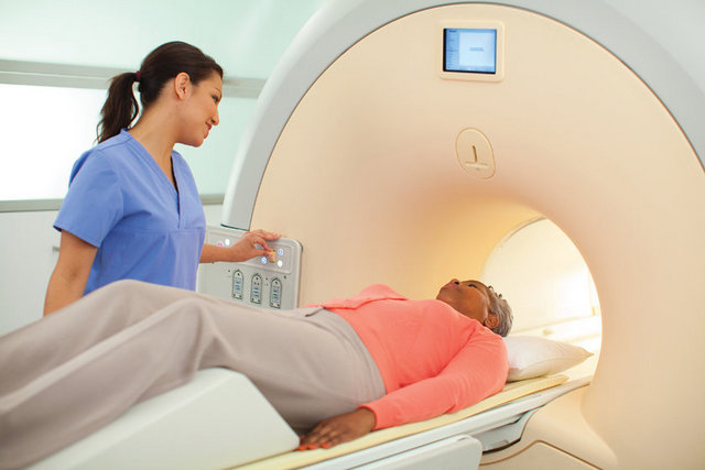 Bu cihazlar, x-ray ışını ile çalıştıklarından gebelerin maruz kalmaları tehlikeli sonuçlara neden olabiliyor.