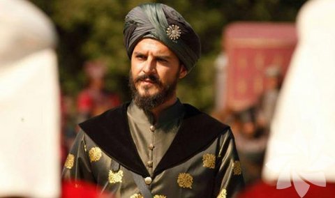 Şehzade Mustafa'nın çadıra girmesinin ardından cellatlar üzerine çullandı. 