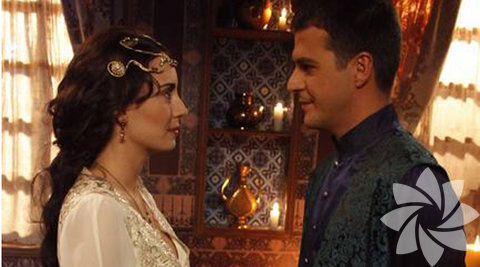 Dedesi Yavuz Sultan Selim'in ölümün ardından babasının yanında İstanbul'a gitti. 