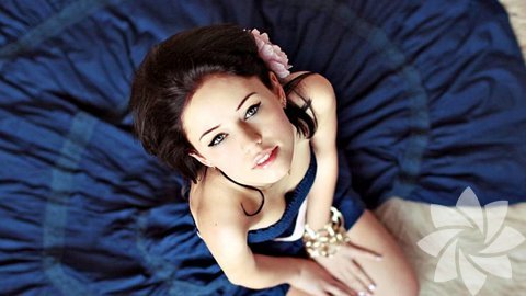 Wilhelm örnek olarak mavi ve tonları kıyafetler giydiğinizde aquatic parfümler kullanmanızı öneriyor. 