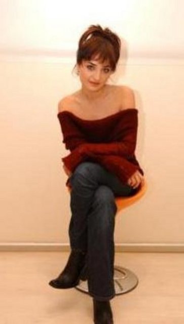 Fadik Sevin Atasoy - Güzel yıldız 1. 70'in üzerinde ve kilosu da 50. -