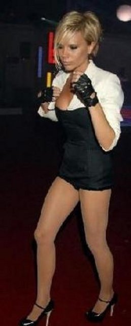 Victoria Beckham - Stil ikonu Beckham 1.67 cm boyunda ve sürekli kilo kaybediyor. -