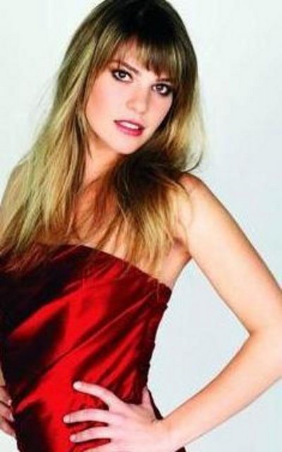 Aslı Enver - Şu sıralar Kayıp dizisinde oynayan Enver, 1.72 cm ve 52 kilo. -