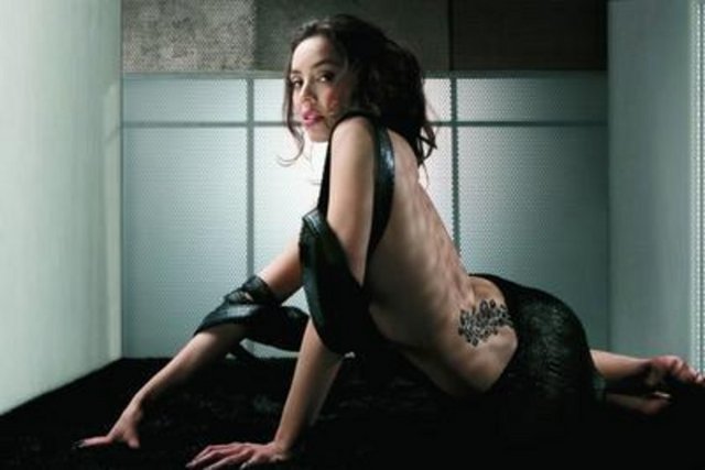 Azra Akın - Dünya güzeli unvanlı Azra Akın'ın boyu 1. 76 cm. -