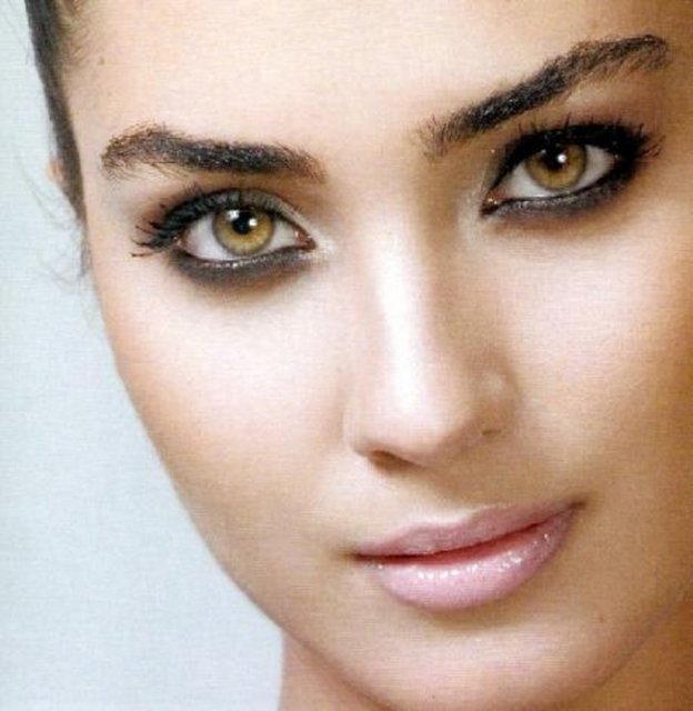 Büyüküstün ikiz bebeklerinin doğumundan kısa bir süre sonra eski formuna kavuştu.