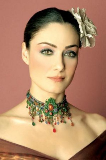 Başak Köklükaya - Eski bir balerin olan Köklükaya'nın boyu 1. 73 cm. -