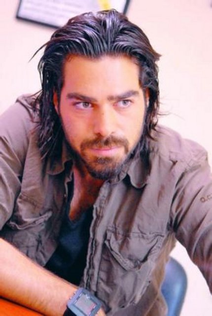 Uğur Pektaş - Yakışıklı oyuncunun boyu 1. 86 cm, -