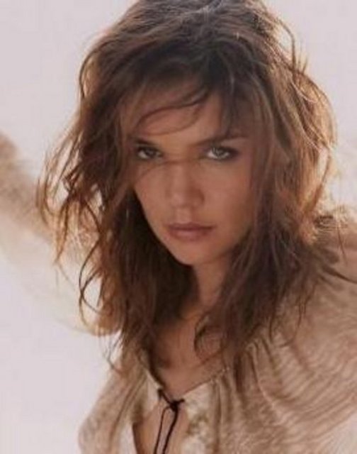 Katie Holmes - Güzel yıldız 1. 75 cm boyunda ve 53 kilo. -