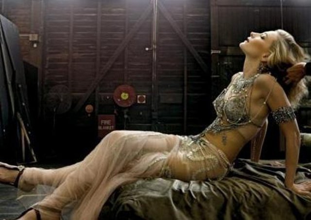 Cate Blanchett - Güzel yıldızın boyu 1. 74 cm. -