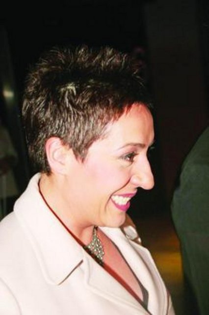 Binnur Kaya - Yeteneğiyle dikkat çeken oyuncunun boyu 1. 62 cm. -