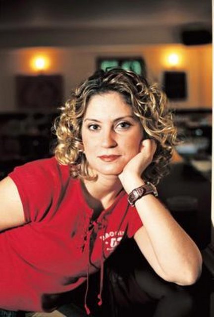 Arzu Balkan - Oyuncu ve seslendirme sanatçısı Balkan 1. 61 cm boyunda. -