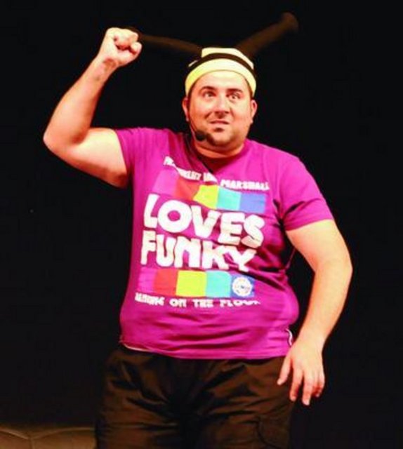 Ata Demirer - Demirer'in boyu 1.84 cm. Demirer, son iki yılda fazla kilolarının yarısından fazlasından kurtuldu. -