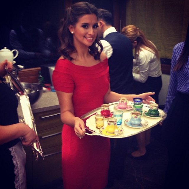 Türkiye'nin en iyi moda-güzellik blogger'larından olan Terim, firmalarla barter anlaşması yaptı.