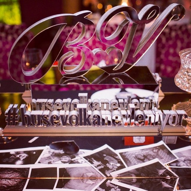 Buse Terim'in nişan bohçasına konulacak ürünler için firmalarla görüşme yaptığı öğrenildi.