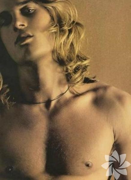 Güç savaşları, entrikalar ve savaş ve zorlu doğa koşulları çevresinde gelişen Vikings son yıllarından en iyi dizileri arasında gösteriliyor. -  -  -  -  -  - 