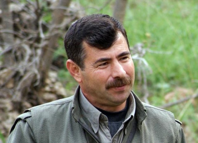 SOFİ NURETTİN: İKİ SEFERDİR ŞİŞKO'DAN RİCA EDİYORLAR, DEMİŞLER Kİ ONUN İÇİN BABAMIZLA BİLE GÖRÜŞME YAPABİLİR, MEKTUP GONDEREBİLİR VE BUNA YARDIM EDEBİLİR AMA SADECE BUNU SOYLEYİN. YANİ ÖYLE DİYOR Kİ TARİH ÖNÜNDE ÖNEMLİDİR.