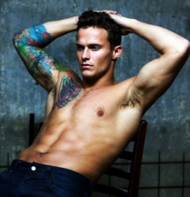 9- >:( ERKEKLER genellikle bu kadar komplike karakterler - içeren ifadeler kullanmazlar.  -