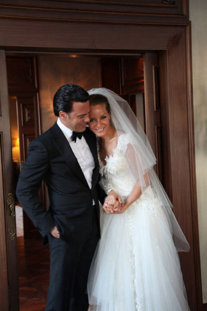 - Geçen yaz Malkoç Süalp'le evlendikten sonra yeni bir dizi projesinde yer almayan İsçil, "Dizileri kocam yüzünden izleyemiyorum. Uzun yıllar Londra'da yaşamış, evde sürekli BBC izliyoruz" dedi. -