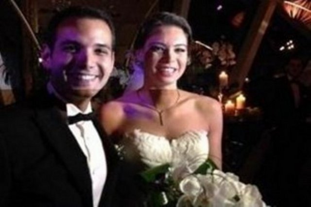 2. Abdülhamid'in soyundan gelen spor spikeri Roksan Kunter, TV2 Kurumsal İletişim Yöneticisi Emir Özkan ile dünyaevine girdi.