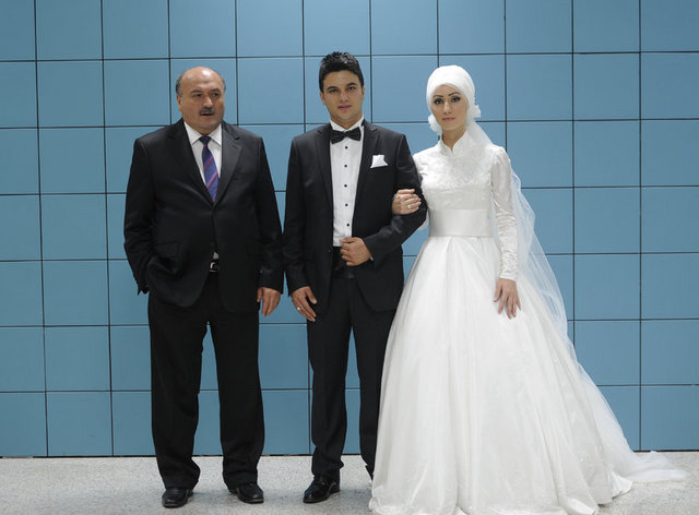 Türkiye Cumhuriyeti Devlet Demir Yolları (TCDD) Genel Müdürü Süleyman Karaman da çifti tebrik etti.