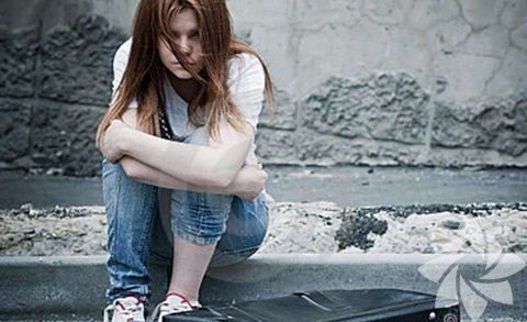 Ona sorumluluk verin ve çözmesi için sabırlı olun. Zorlandığı noktada birlikte adım atın. Ona model olun. Sizden göremediğini başka yerde aramasının önüne geçin.