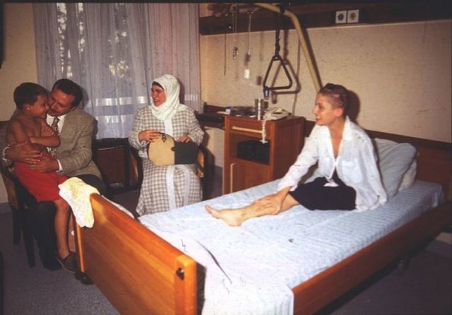 Pavey Türkiye'ye döndükten sonra yaklaşık 1.5 ay Alman Hastanesi'nde yattı. Pavey'in annesi gazeteci Ayşe Önal'ı çok yakın tanıyan ve o tarihte İstanbul Büyükşehir Belediye Başkanı olan Recep Tayyip Erdoğan eşi Emine Erdoğan ile beraberindeki 20 kişilik bir ekiple hastanede ziyaret etti.