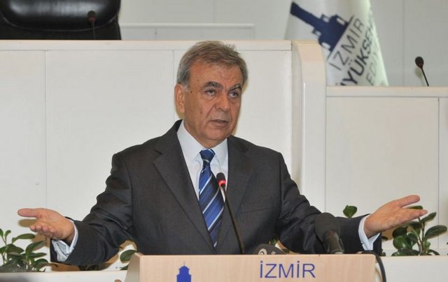 İZMİR... CHP'li Belediye Başkanı Aziz Kocaoğlu, 2009'da %54,99 ile kazandı. CHP'de bu seçimlerde aday adaylığı için Kocaoğlu ile CHP İzmir eski Milletvekili Dr. Canan Arıtman da yarışacak. MHP için muhtemel isim, son kurultayda Bahçeli ile yarışan Müsavat Dervişoğlu olabilir. BDP'nin adayı ise henüz belirlenmiş değil.